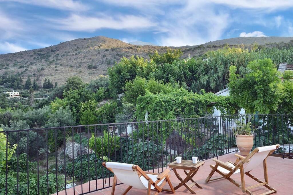 Villa Christini A Luxury Villa With Amazing Views Tzitzifes Bagian luar foto
