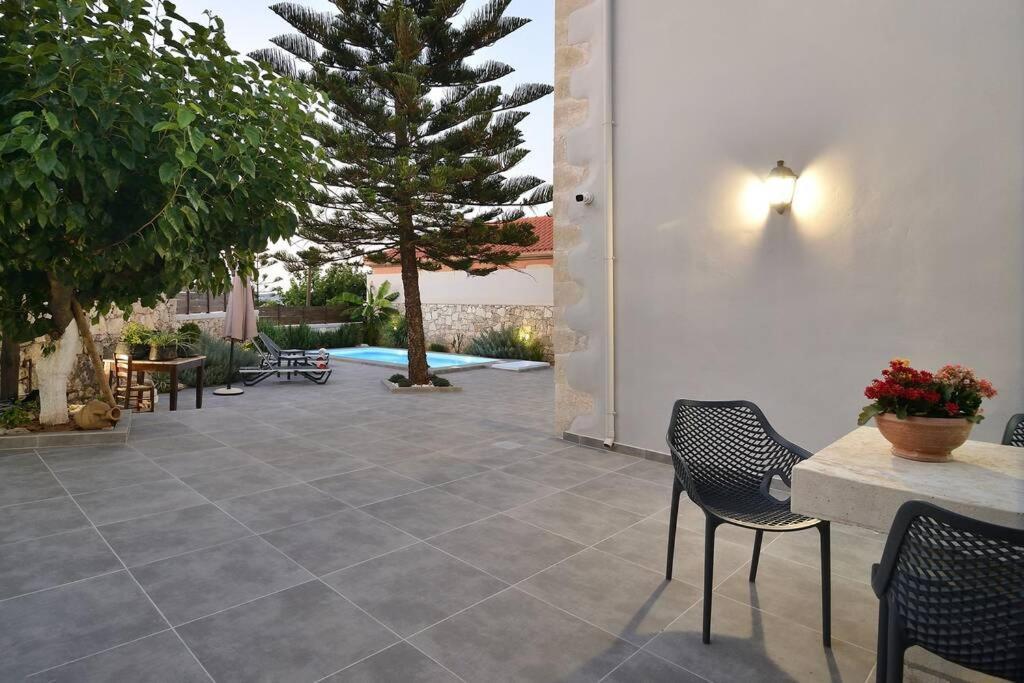 Villa Christini A Luxury Villa With Amazing Views Tzitzifes Bagian luar foto